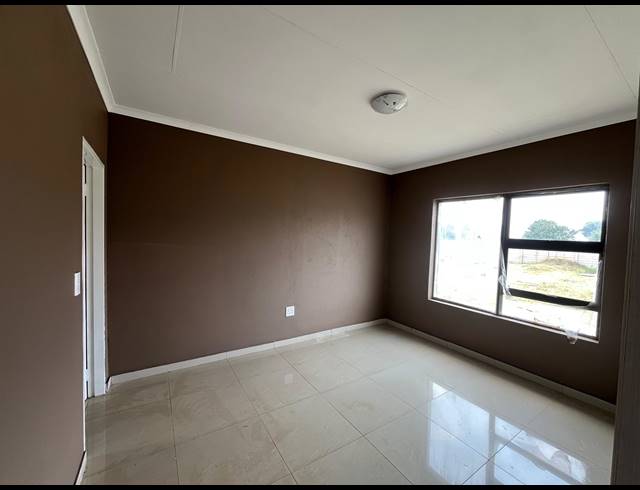 2 BEDROOM TOWNHOUSE FOR SALE IN RIVERSDALE